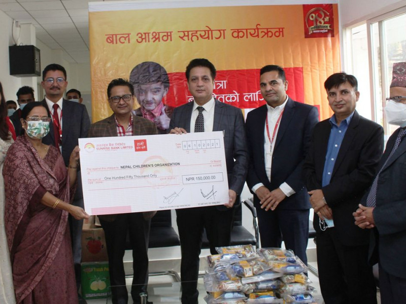 सनराइज बैंकले बालमन्दिरलाई गर्‍यो १ लाख ५० हजार नगद सहयोग